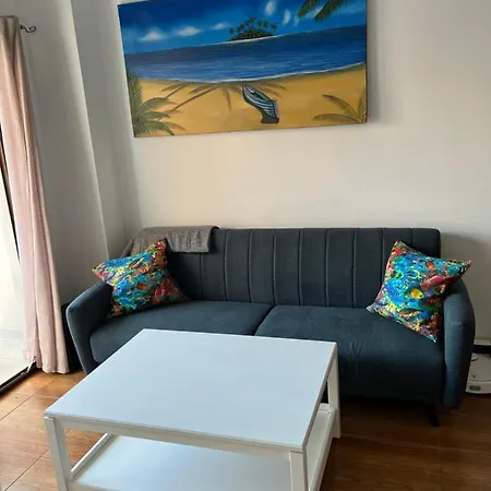 Apartment Spacious 3 Bedroom In Puerto De Santiago. Walk To The Beach. Fast Wifi, Netflix, Workstation. Puerto de Santiago (Tenerife)