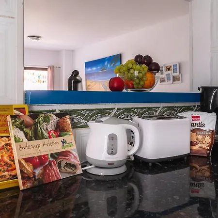 Spacious 3 Bedroom In Puerto De Santiago. Walk To The Beach. Fast Wifi, Netflix, Workstation.