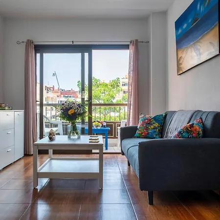 Apartment Spacious 3 Bedroom In Puerto De Santiago. Walk To The Beach. Fast Wifi, Netflix, Workstation. Puerto de Santiago (Tenerife)