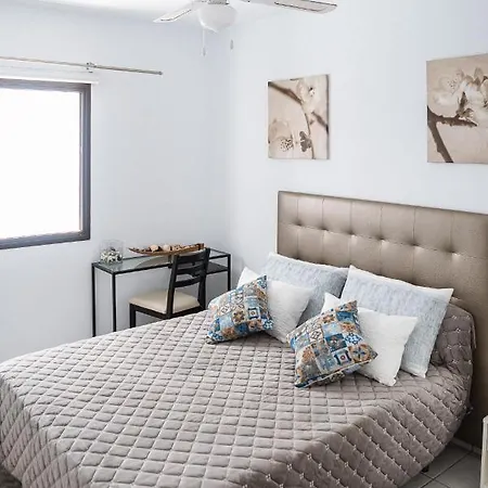 Apartment Spacious 3 Bedroom In Puerto De Santiago. Walk To The Beach. Fast Wifi, Netflix, Workstation. *