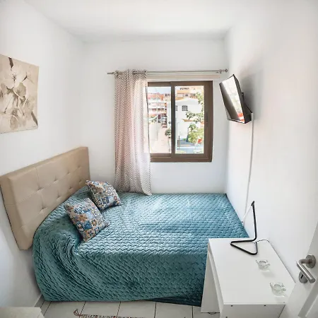 Spacious 3 Bedroom In Puerto De Santiago. Walk To The Beach. Fast Wifi, Netflix, Workstation. Apartment *