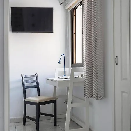 Spacious 3 Bedroom In Puerto De Santiago. Walk To The Beach. Fast Wifi, Netflix, Workstation.