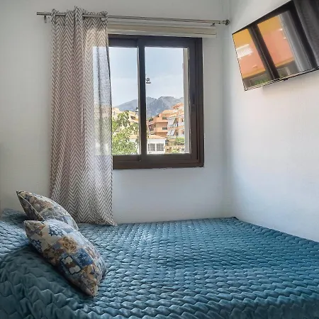 Apartment Spacious 3 Bedroom In Puerto De Santiago. Walk To The Beach. Fast Wifi, Netflix, Workstation.